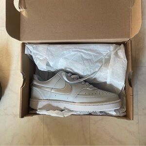 Nike Men's Gray Sneakers